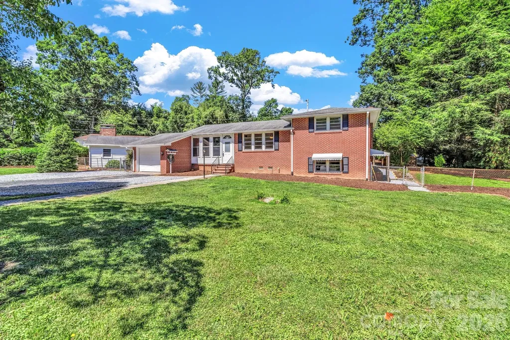907 W Blue Ridge Road East Flat Rock NC 28726
