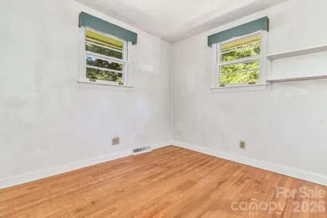 907 W Blue Ridge Road East Flat Rock NC 28726