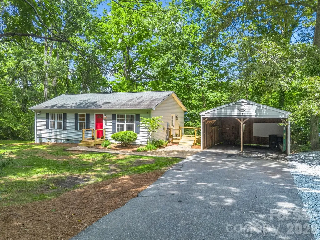 30 Lake Forest Lane Hendersonville NC 28739