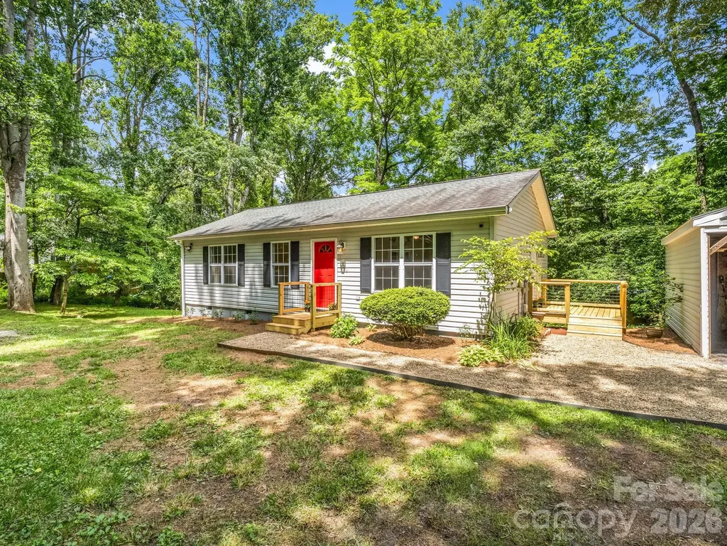 30 Lake Forest Lane Hendersonville NC 28739