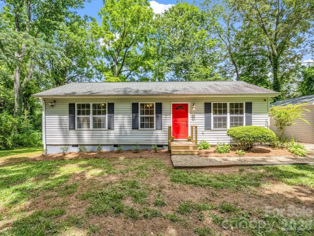 30 Lake Forest Lane Hendersonville NC 28739