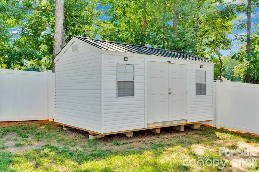2754 Emperor Street Claremont NC 28610