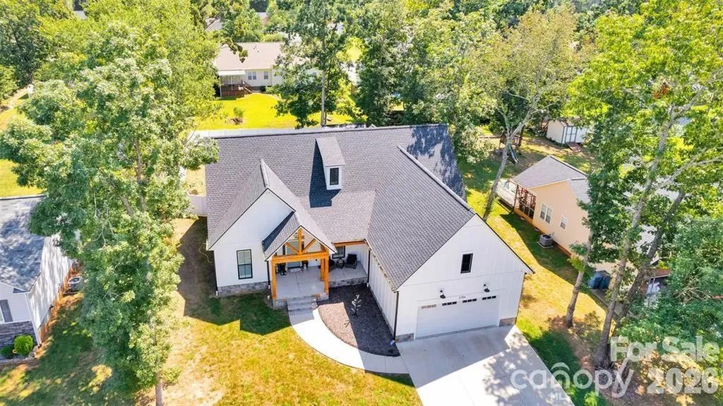 2754 Emperor Street Claremont NC 28610