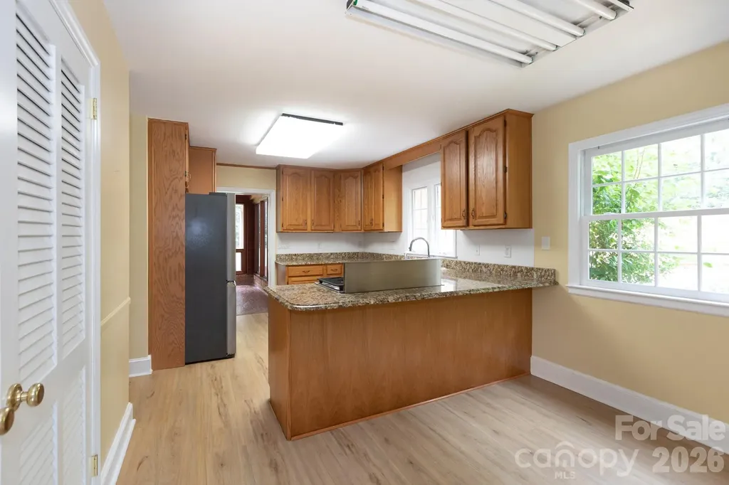 5511 Robinhood Road Charlotte NC 28211