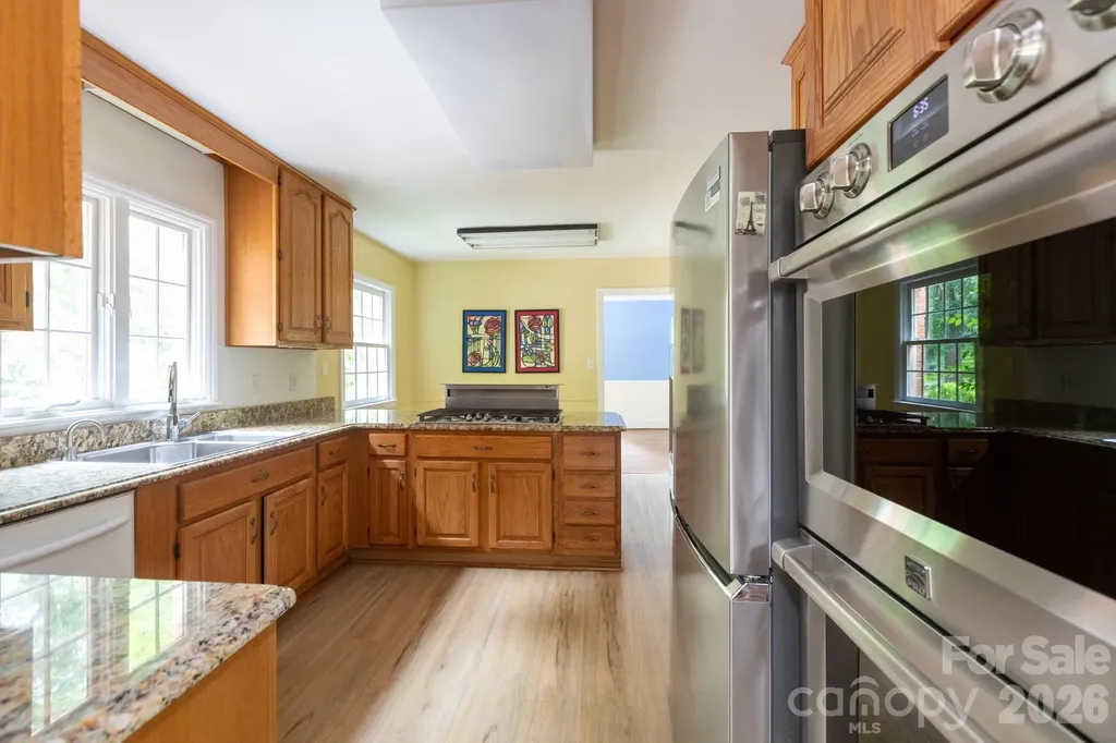5511 Robinhood Road Charlotte NC 28211
