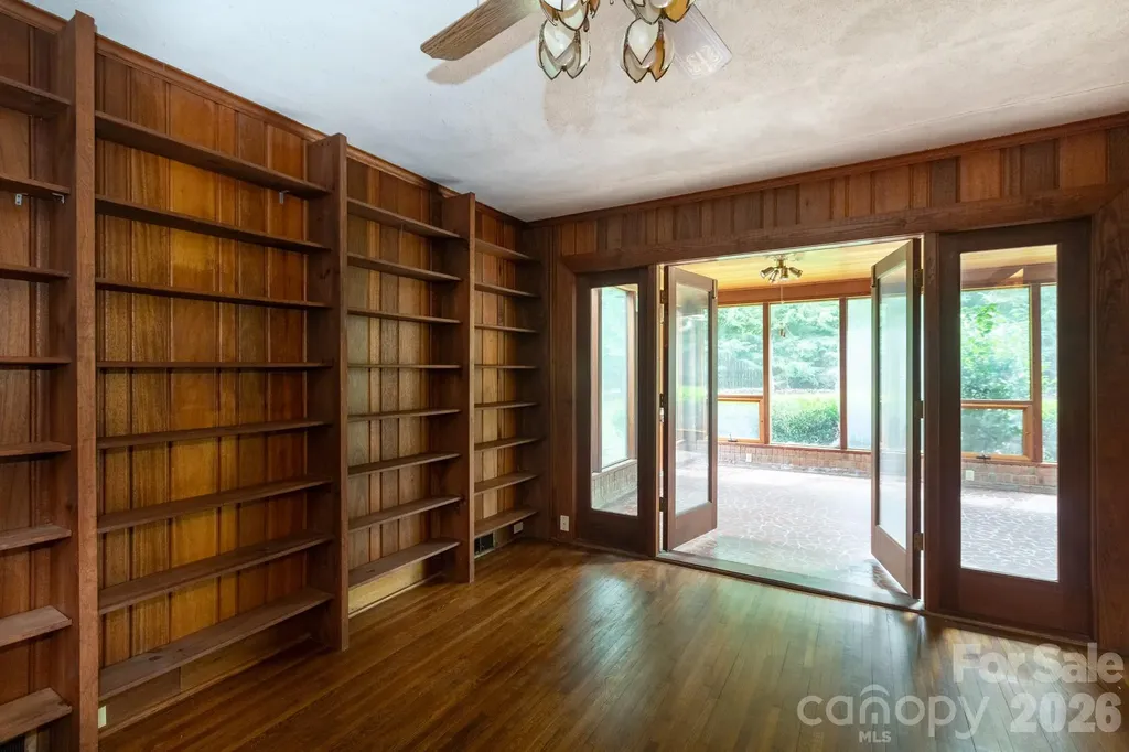 5511 Robinhood Road Charlotte NC 28211