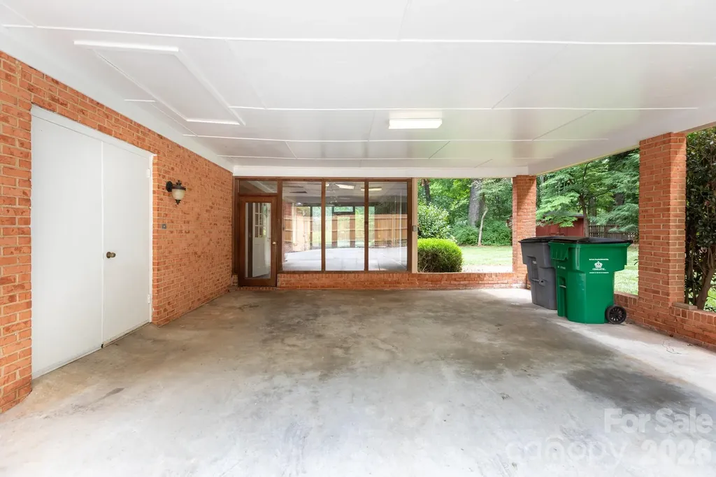 5511 Robinhood Road Charlotte NC 28211
