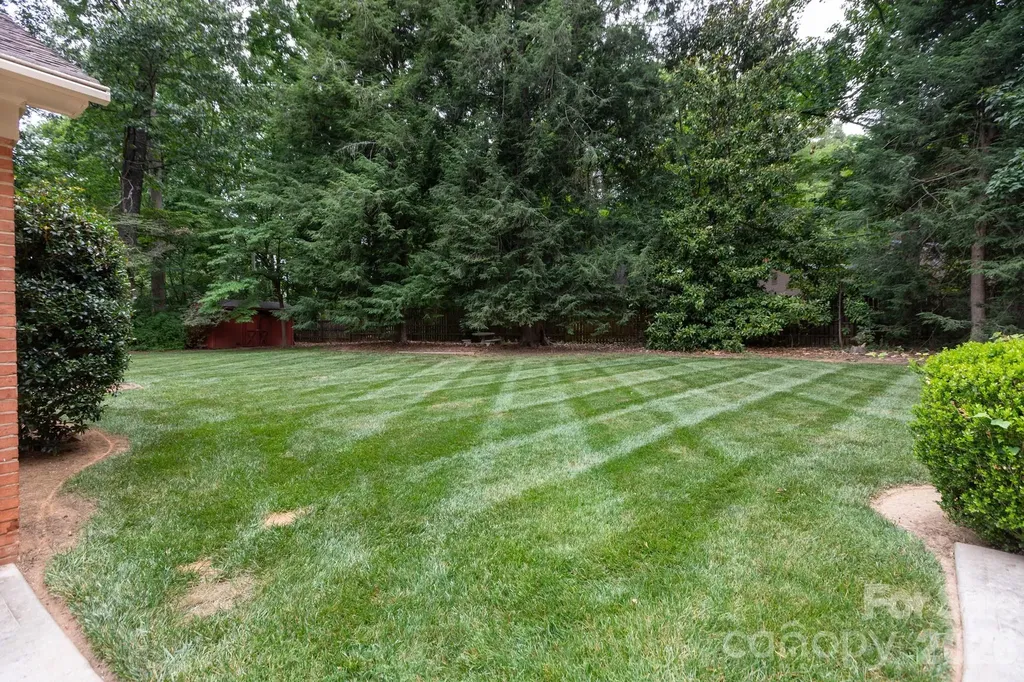 5511 Robinhood Road Charlotte NC 28211