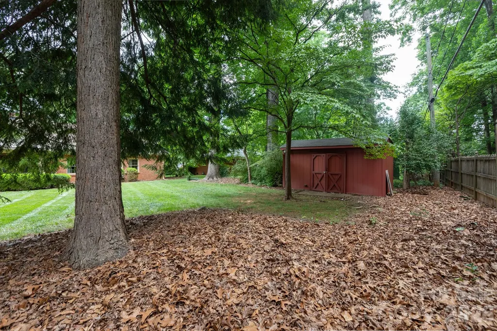5511 Robinhood Road Charlotte NC 28211