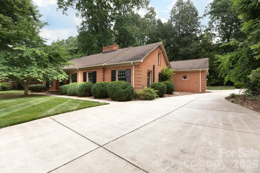 5511 Robinhood Road Charlotte NC 28211