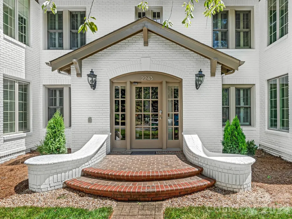 2243 Selwyn Avenue Charlotte NC 28207