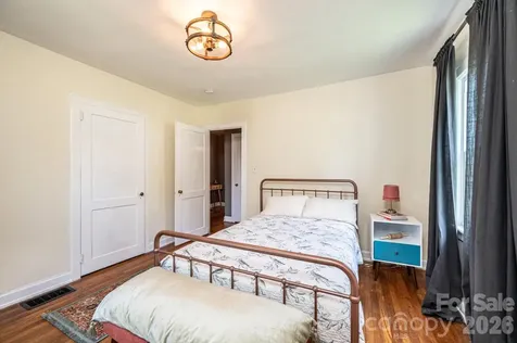 1240 12th Street Place NW Hickory NC 28601