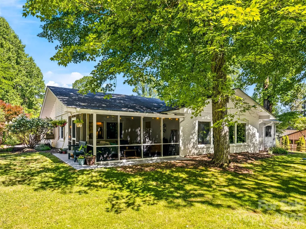 106 Skyway Drive Hendersonville NC 28739
