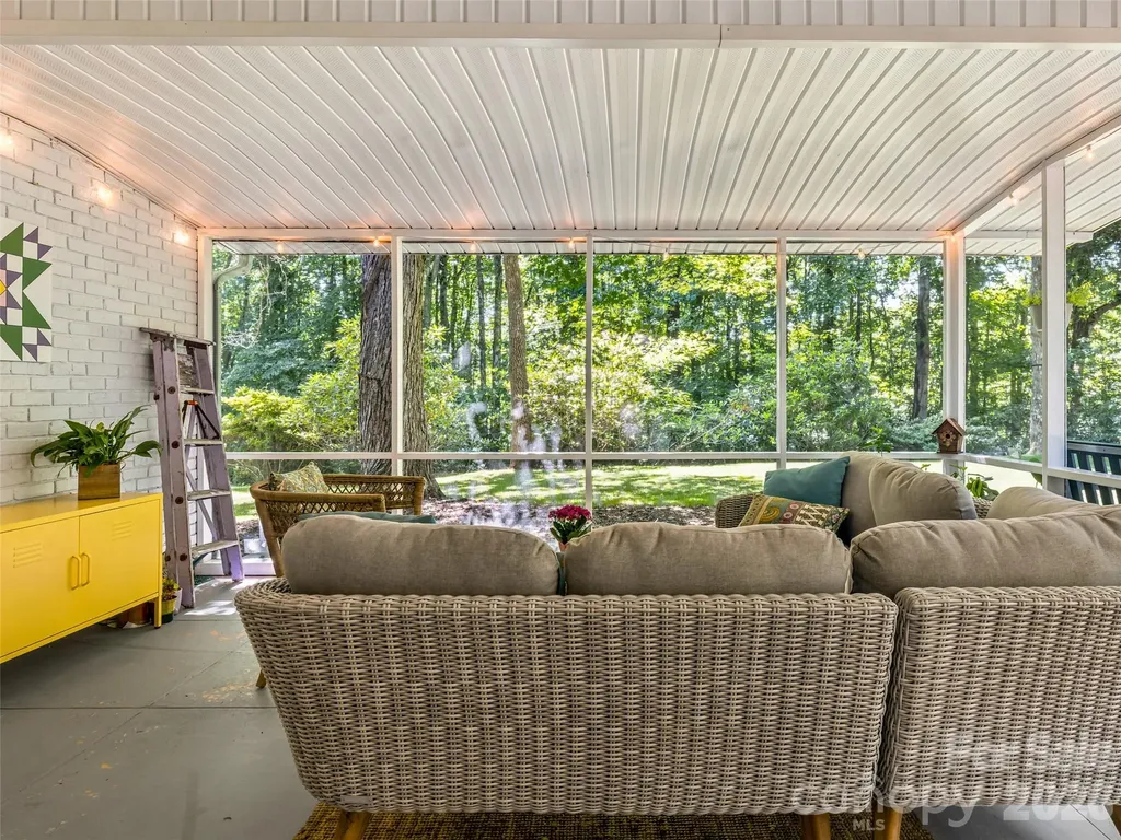 106 Skyway Drive Hendersonville NC 28739