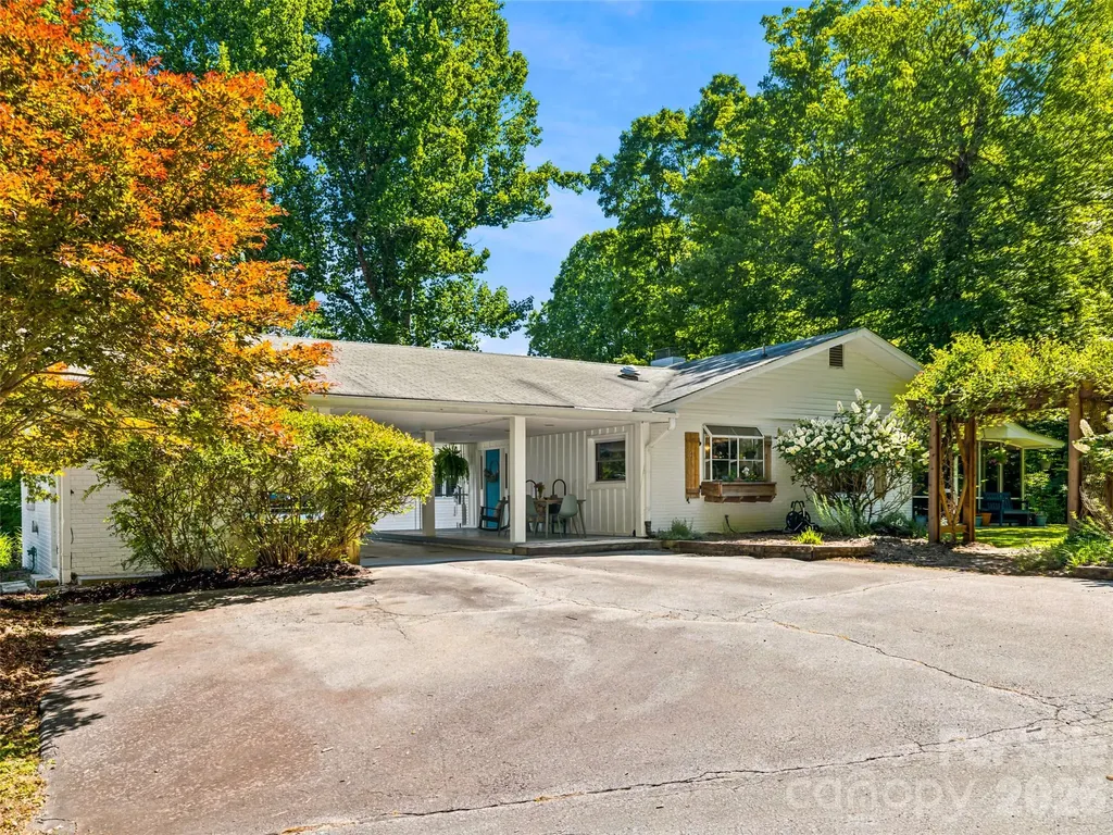 106 Skyway Drive Hendersonville NC 28739