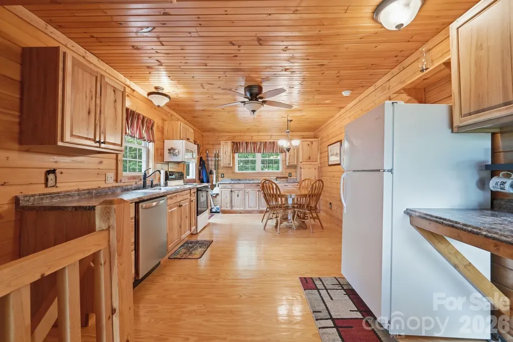 1987 Buck Mountain Road Purlear NC 28665