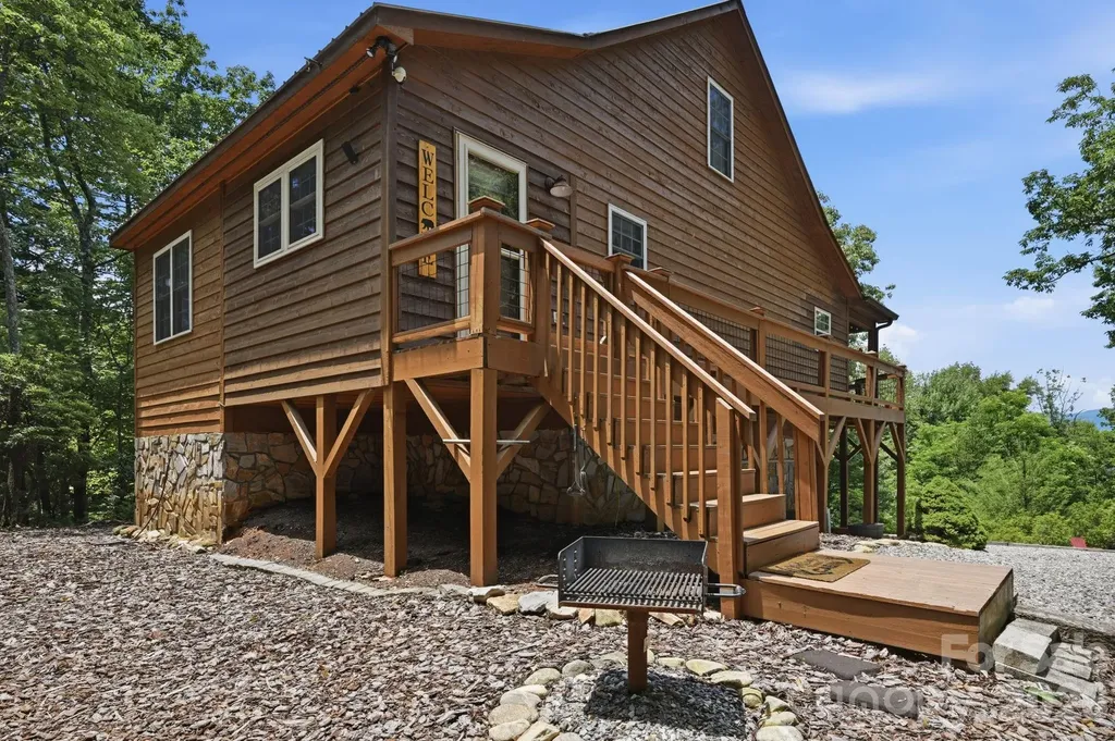 1987 Buck Mountain Road Purlear NC 28665