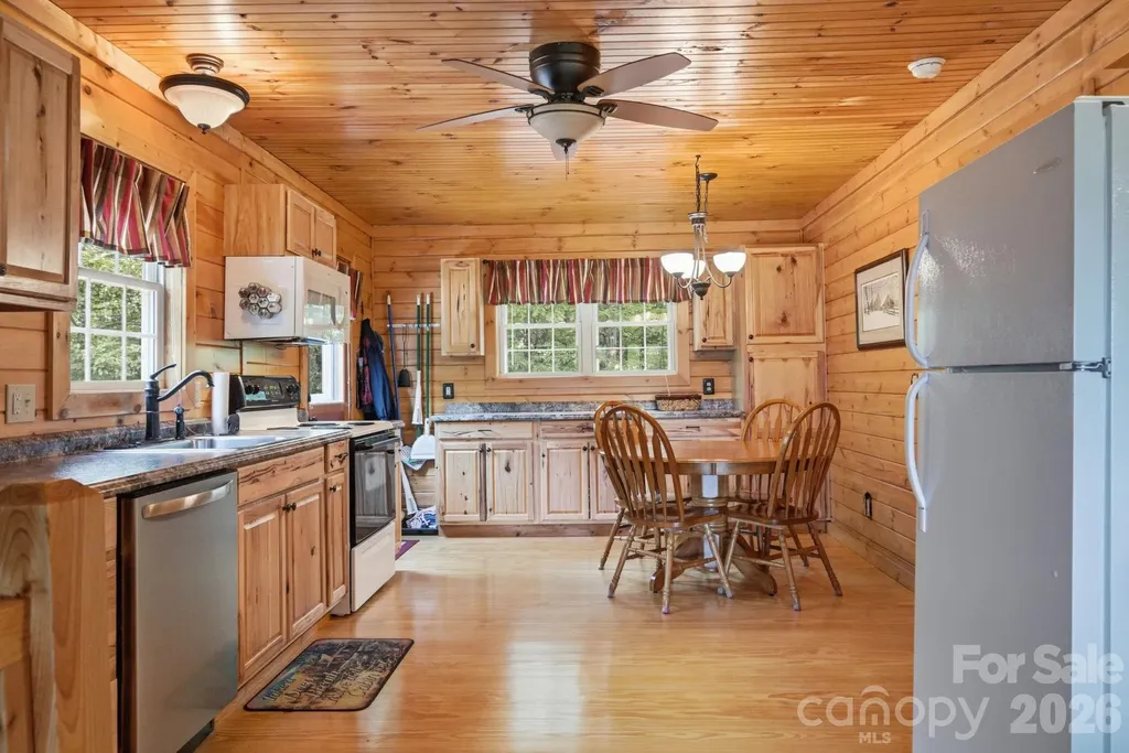 1987 Buck Mountain Road Purlear NC 28665