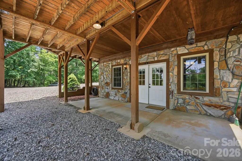 1987 Buck Mountain Road Purlear NC 28665