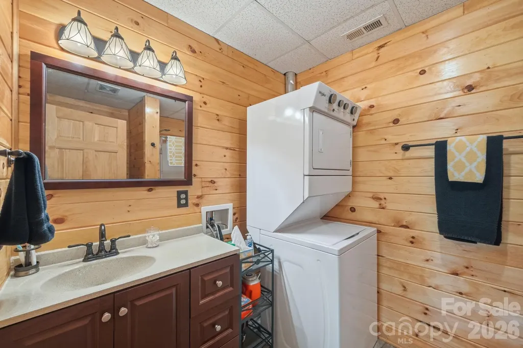 1987 Buck Mountain Road Purlear NC 28665