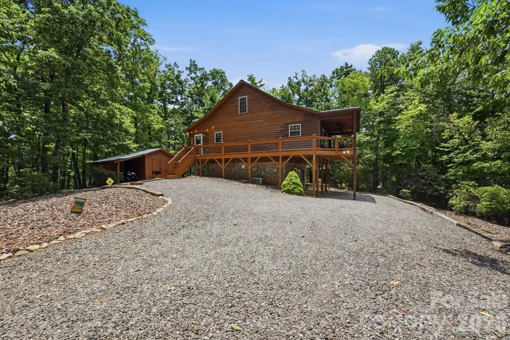 1987 Buck Mountain Road Purlear NC 28665