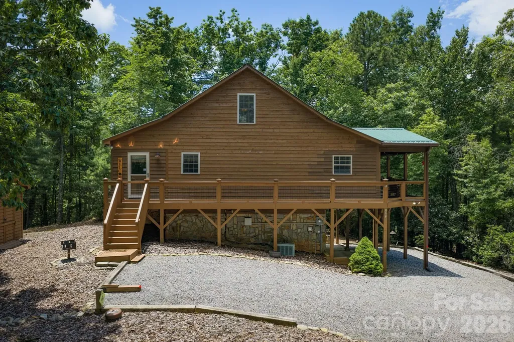1987 Buck Mountain Road Purlear NC 28665