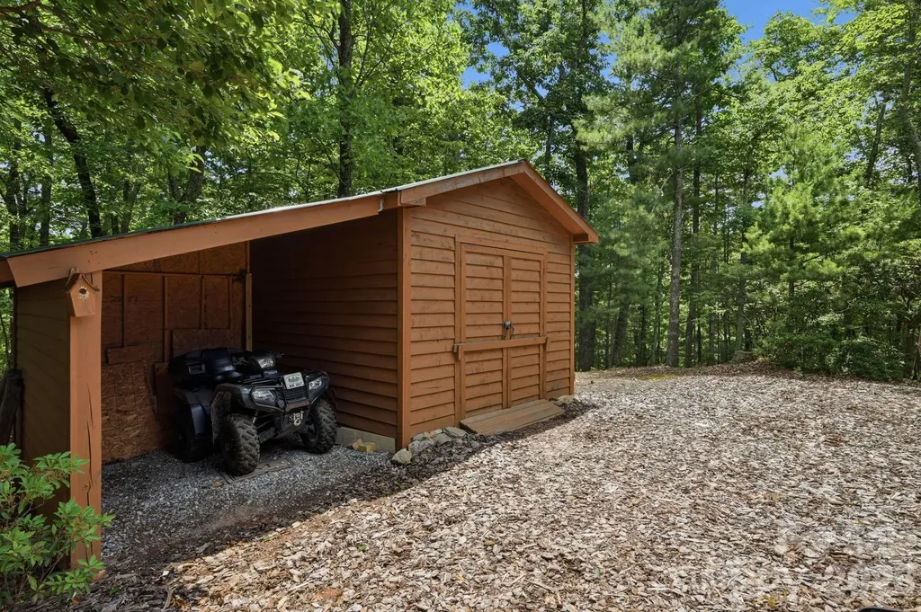 1987 Buck Mountain Road Purlear NC 28665