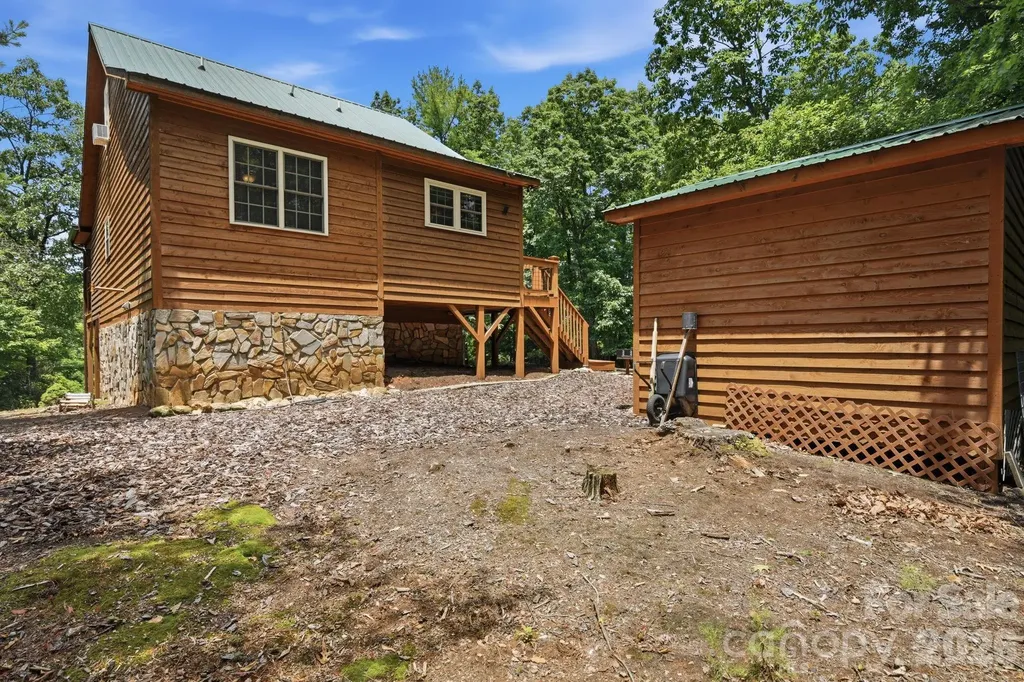 1987 Buck Mountain Road Purlear NC 28665