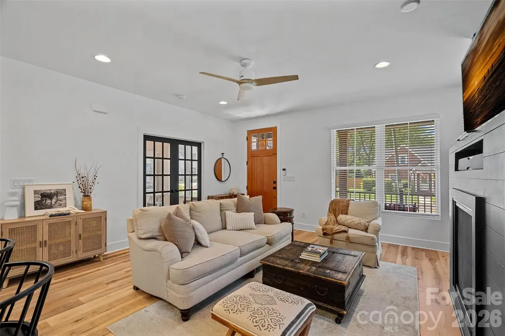 1642 Longfellow Street Charlotte NC 28205