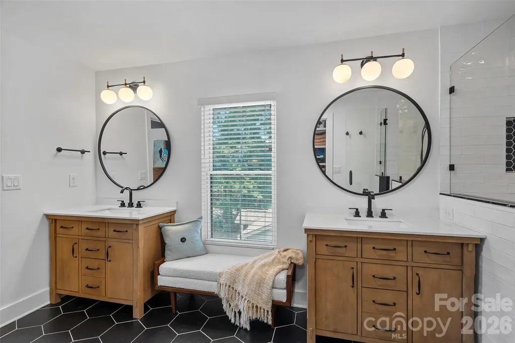 1642 Longfellow Street Charlotte NC 28205
