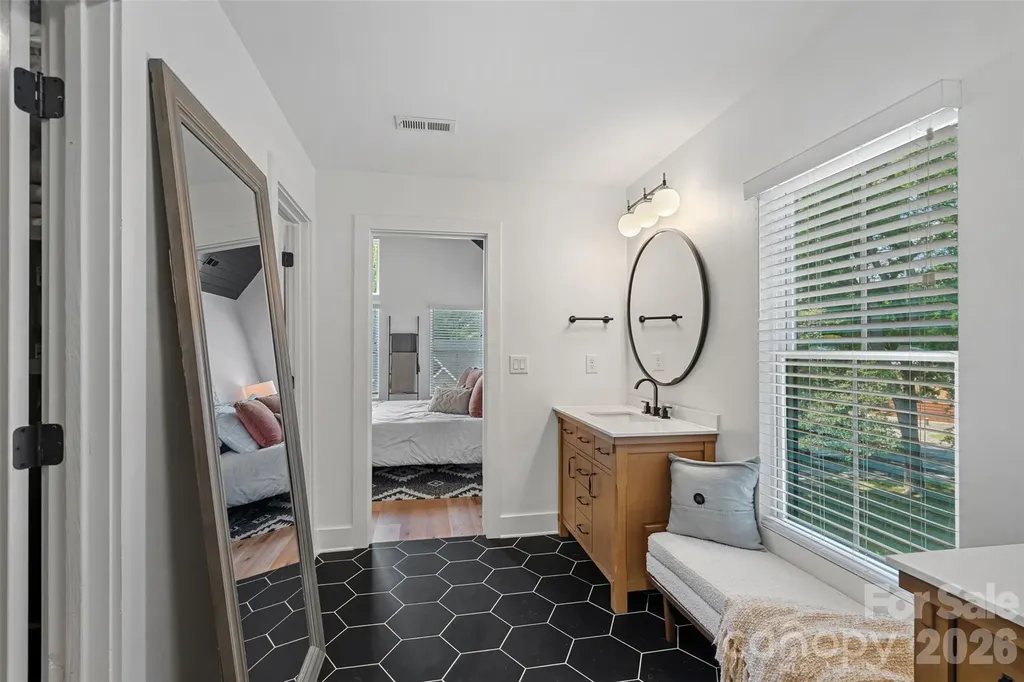 1642 Longfellow Street Charlotte NC 28205