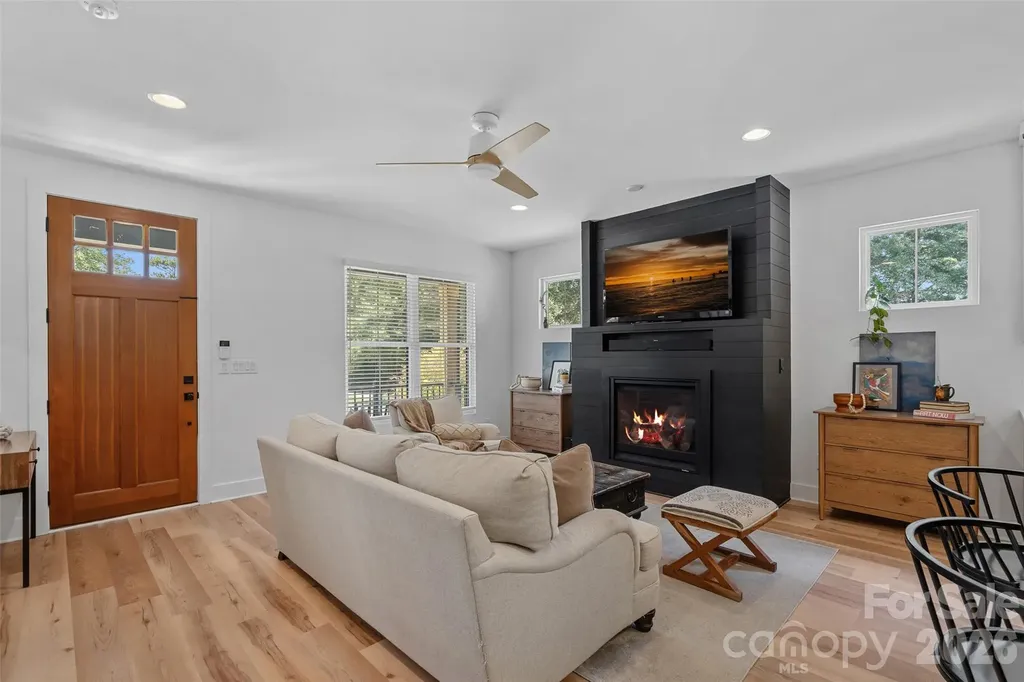 1642 Longfellow Street Charlotte NC 28205