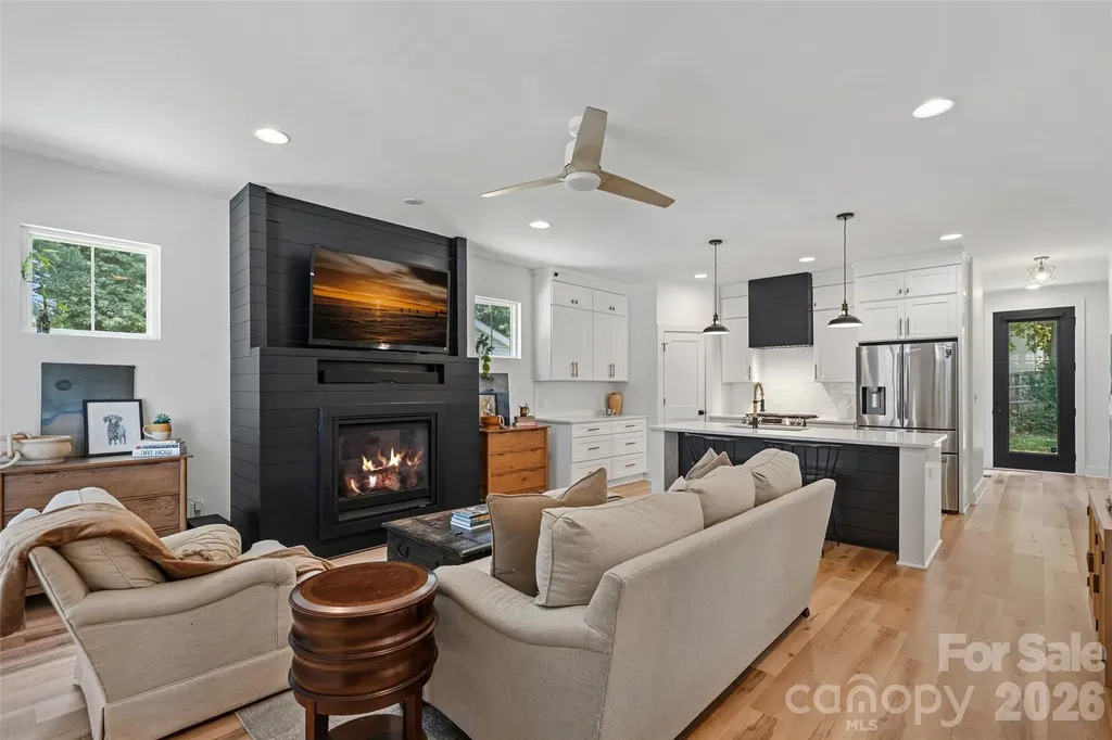 1642 Longfellow Street Charlotte NC 28205
