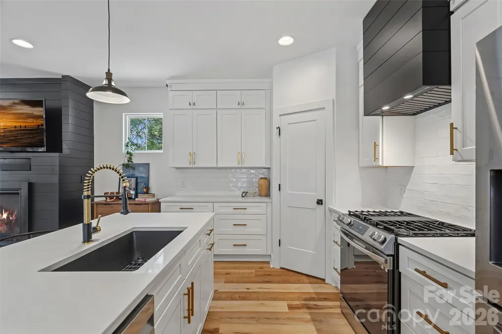 1642 Longfellow Street Charlotte NC 28205