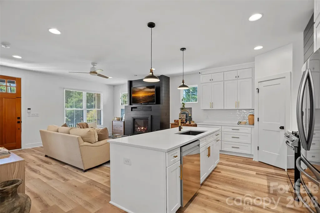 1642 Longfellow Street Charlotte NC 28205