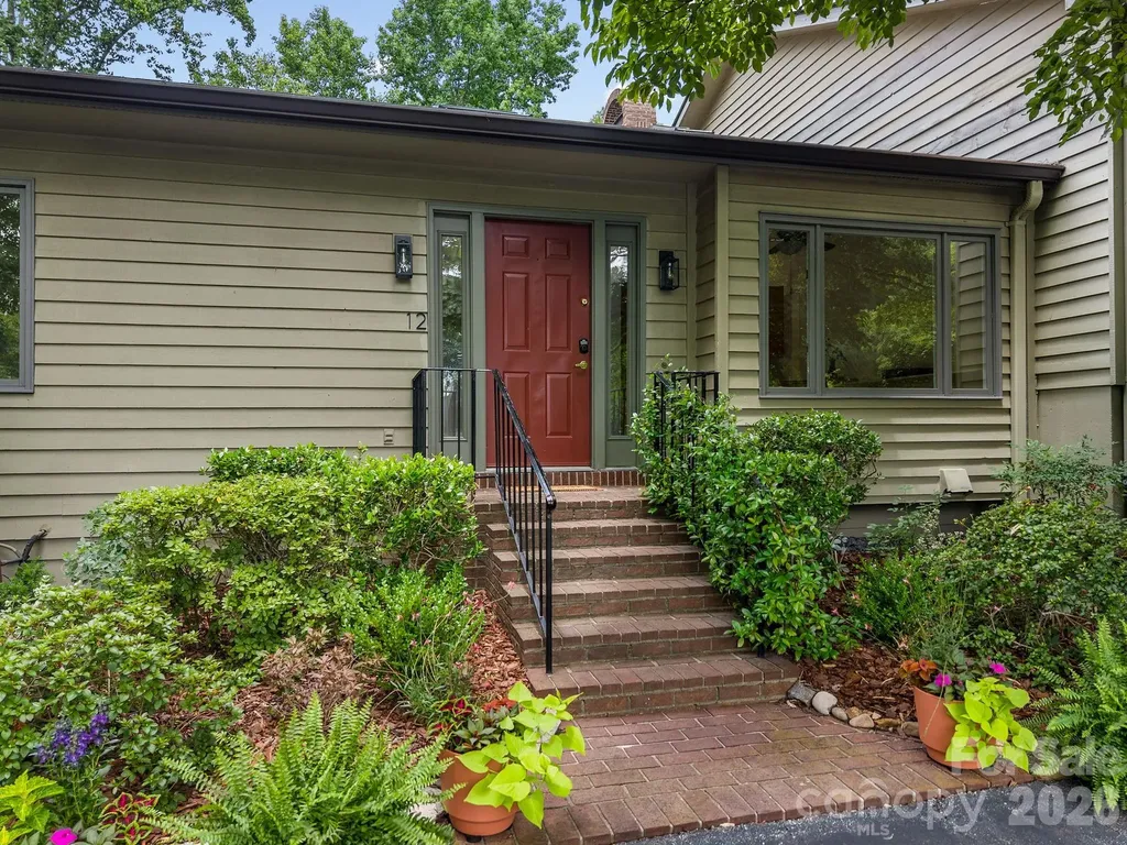 12 Hunting Country Trail Tryon NC 28782