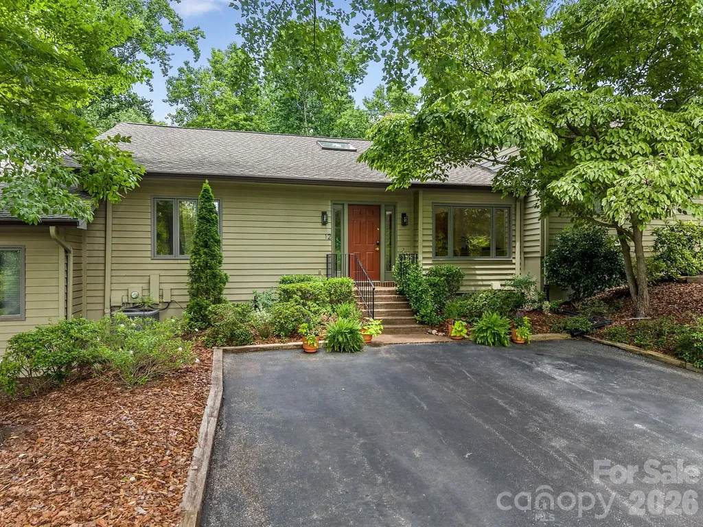 12 Hunting Country Trail Tryon NC 28782