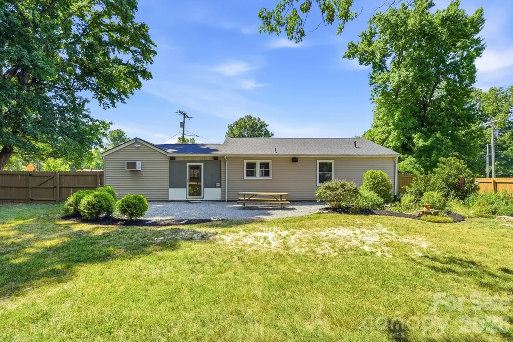 2758 Martin Street Walkertown NC 27051