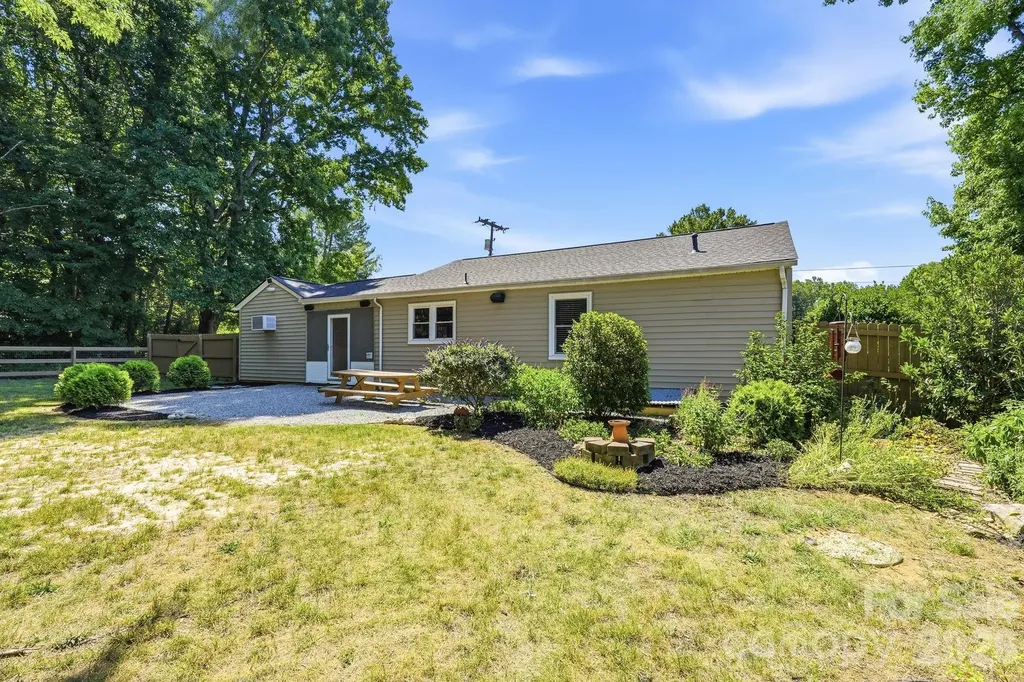 2758 Martin Street Walkertown NC 27051