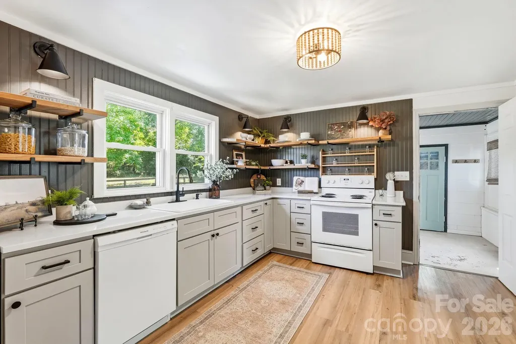 2758 Martin Street Walkertown NC 27051