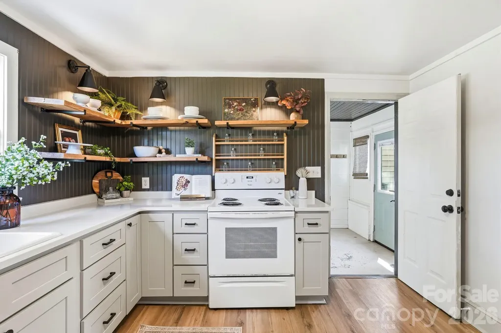 2758 Martin Street Walkertown NC 27051
