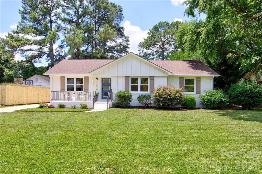 1924 Bentley Place Charlotte NC 28205