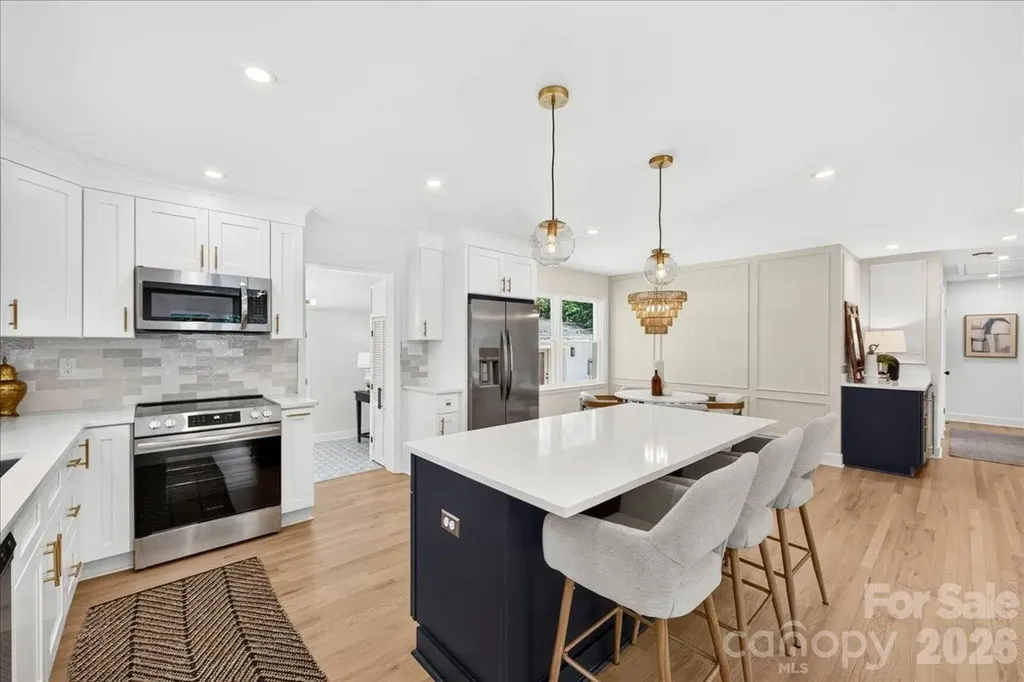 1924 Bentley Place Charlotte NC 28205
