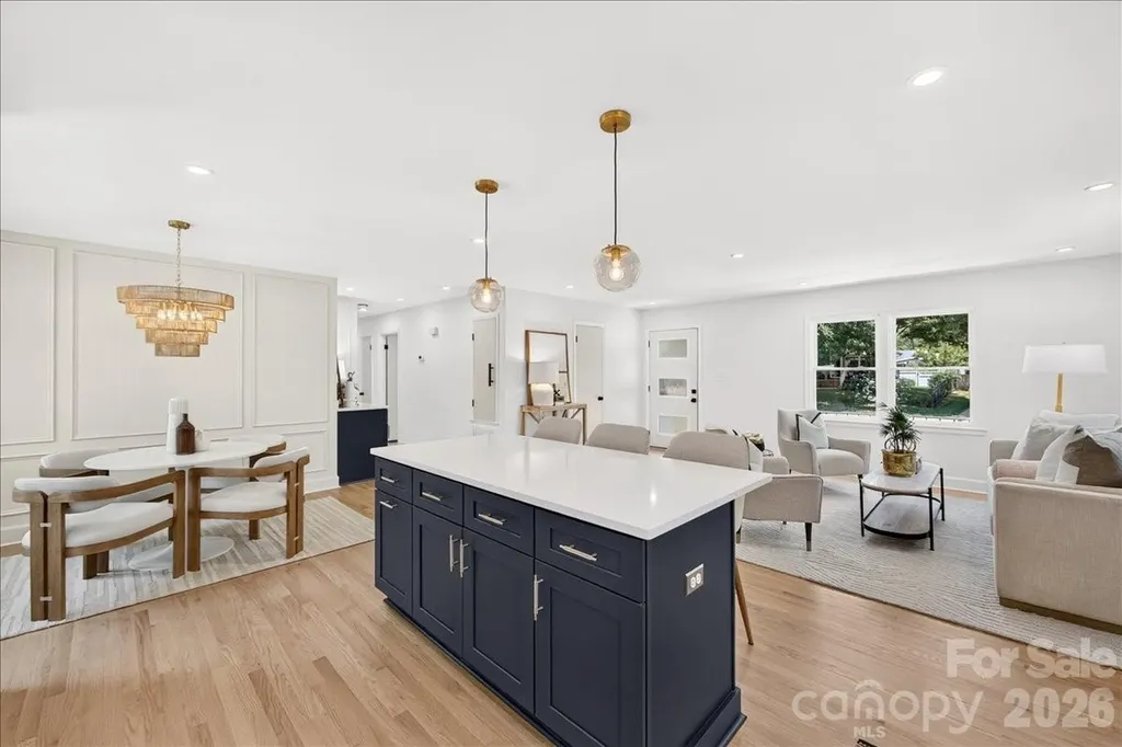 1924 Bentley Place Charlotte NC 28205
