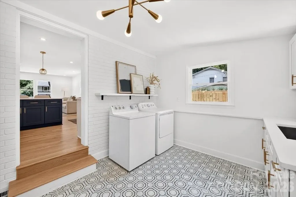 1924 Bentley Place Charlotte NC 28205