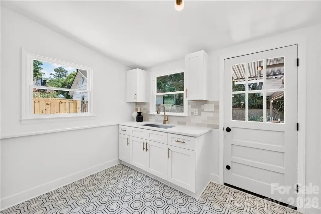 1924 Bentley Place Charlotte NC 28205