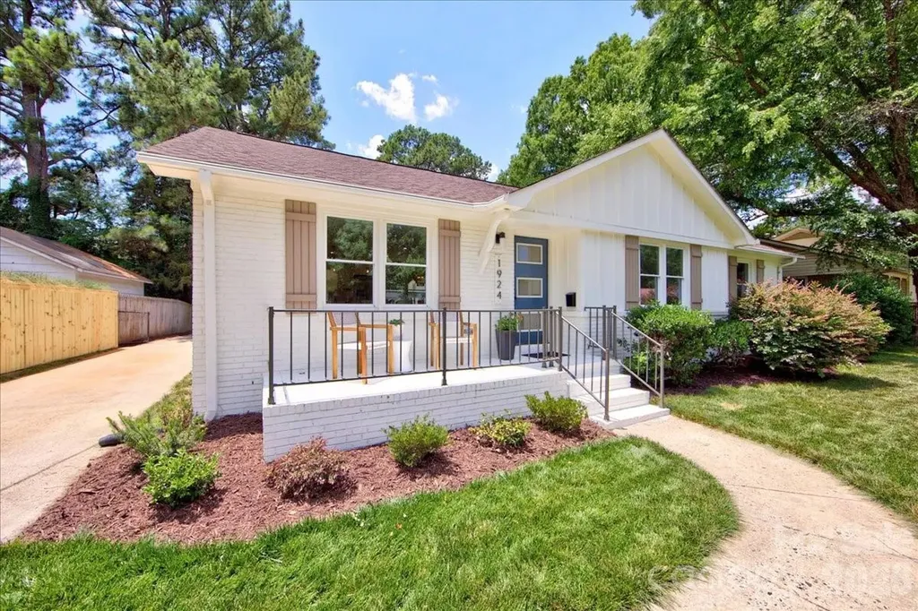 1924 Bentley Place Charlotte NC 28205