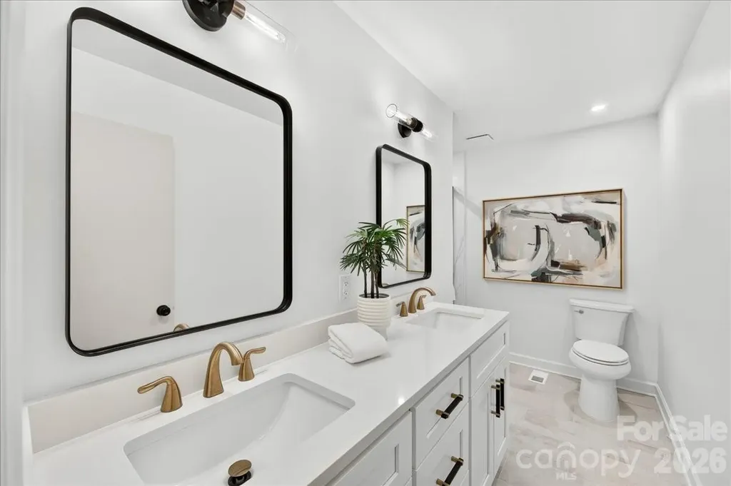 1924 Bentley Place Charlotte NC 28205