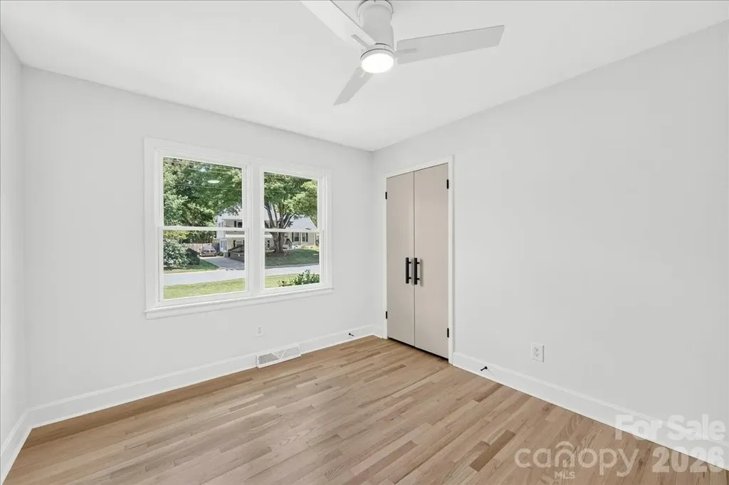 1924 Bentley Place Charlotte NC 28205