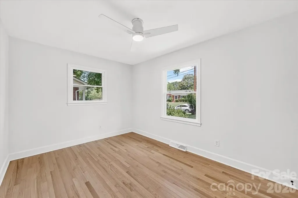 1924 Bentley Place Charlotte NC 28205